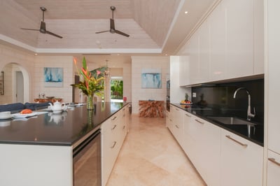 Luxury Villa Photo #16