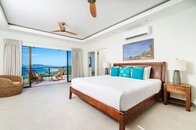 Luxury Villa Photo #23