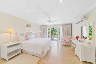 Luxury Villa Photo #22