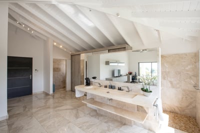 Luxury Villa Photo #26
