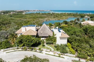 Luxury Villa Photo #14