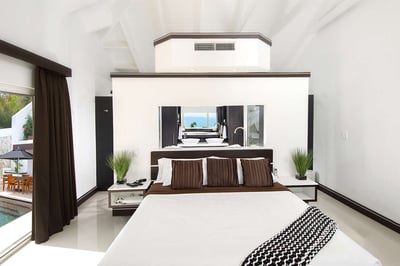 Luxury Villa Photo #23