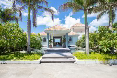 Luxury Villa Photo #17