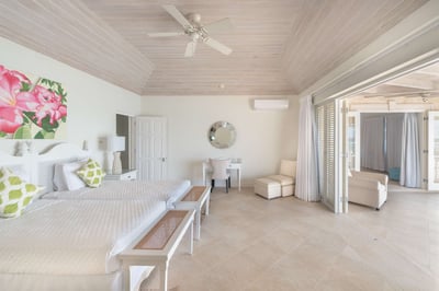 Luxury Villa Photo #12