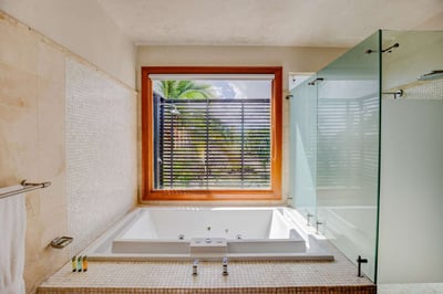 Luxury Villa Photo #39