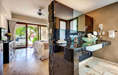 Luxury Villa Photo #25