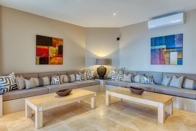Luxury Villa Photo #26
