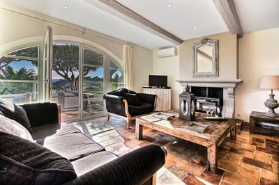 Luxury Villa Photo #13