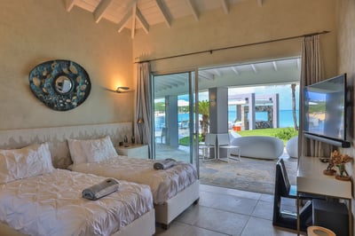 Luxury Villa Photo #33