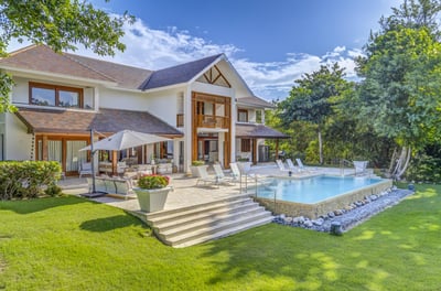 Luxury Villa Photo #4