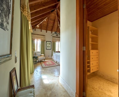 Luxury Villa Photo #32