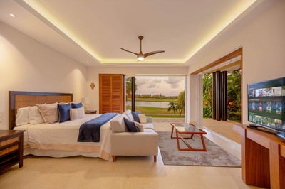 Luxury Villa Photo #22