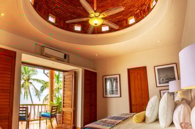 Luxury Villa Photo #36