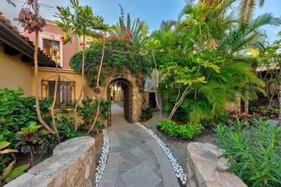 Luxury Villa Photo #16