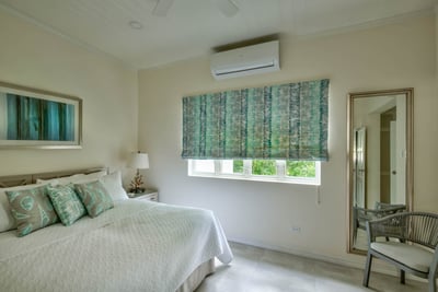 Luxury Villa Photo #30