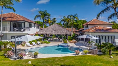 Luxury Villa Photo #6