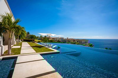 Luxury Villa Photo #15