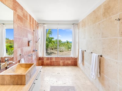 Luxury Villa Photo #32