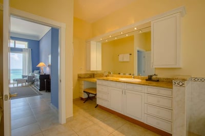 Luxury Villa Photo #23