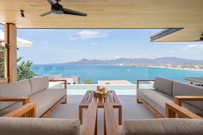 Luxury Villa Photo #9