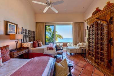 Luxury Villa Photo #25