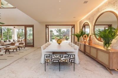 Luxury Villa Photo #40