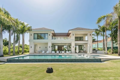Luxury Villa Photo #2