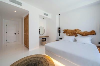 Luxury Villa Photo #30