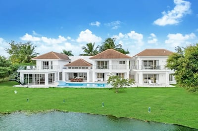 Luxury Villa Photo #3