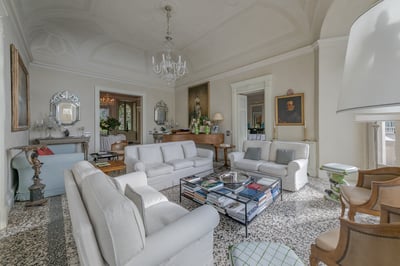 Luxury Villa Photo #23