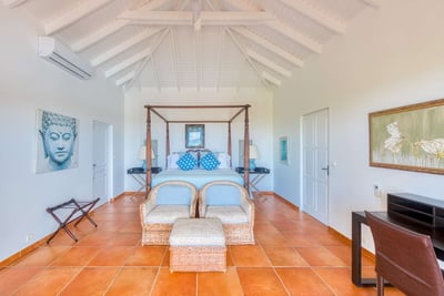 Luxury Villa Photo #23