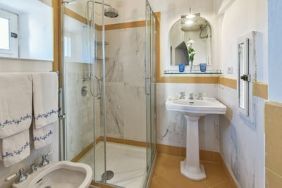 Luxury Villa Photo #32