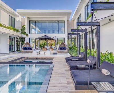 Luxury Villa Photo #6