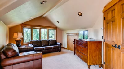 Primary suite sitting area