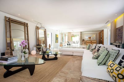 Luxury Villa Photo #11