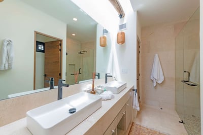 Luxury Villa Photo #25