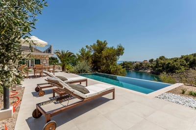 Luxury Villa Photo #4
