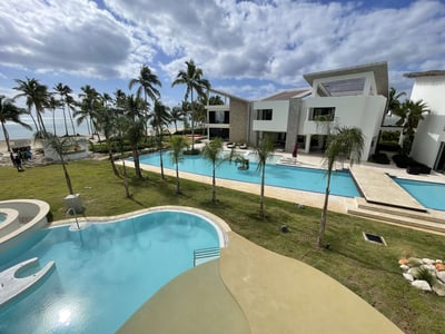 Luxury Villa Photo #6