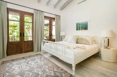 Luxury Villa Photo #15