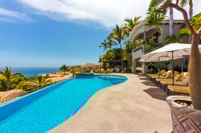 Luxury Villa Photo #6