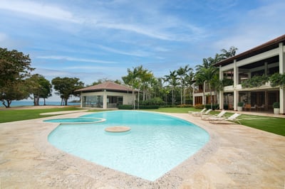 Luxury Villa Photo #9