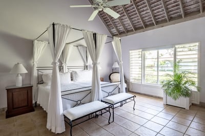 Luxury Villa Photo #9