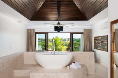 Luxury Villa Photo #13