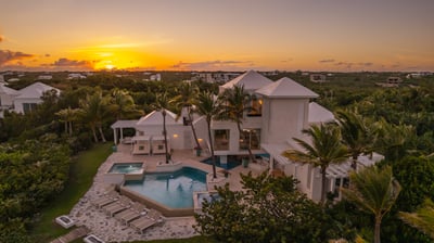 Luxury Villa Photo #2