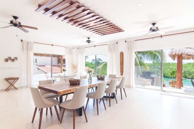 Luxury Villa Photo #23