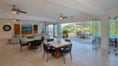 Luxury Villa Photo #22
