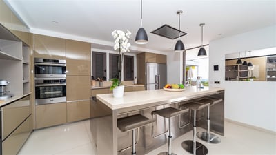 Kitchen & Dining Area