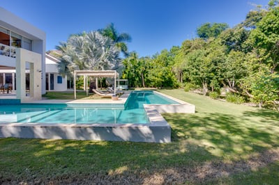 Luxury Villa Photo #4