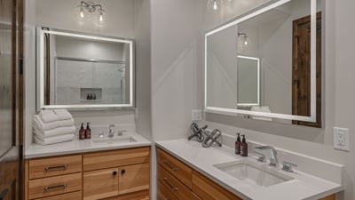 Bunkroom ensuite on lower level
