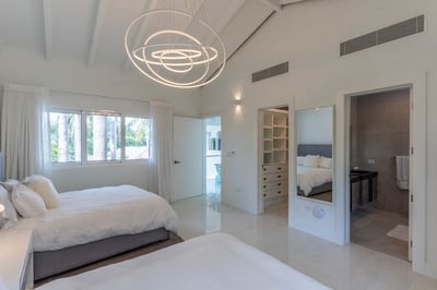 Luxury Villa Photo #39